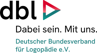 Leere Zahnarztpraxis mit modernem Stuhl und Ausstattung.